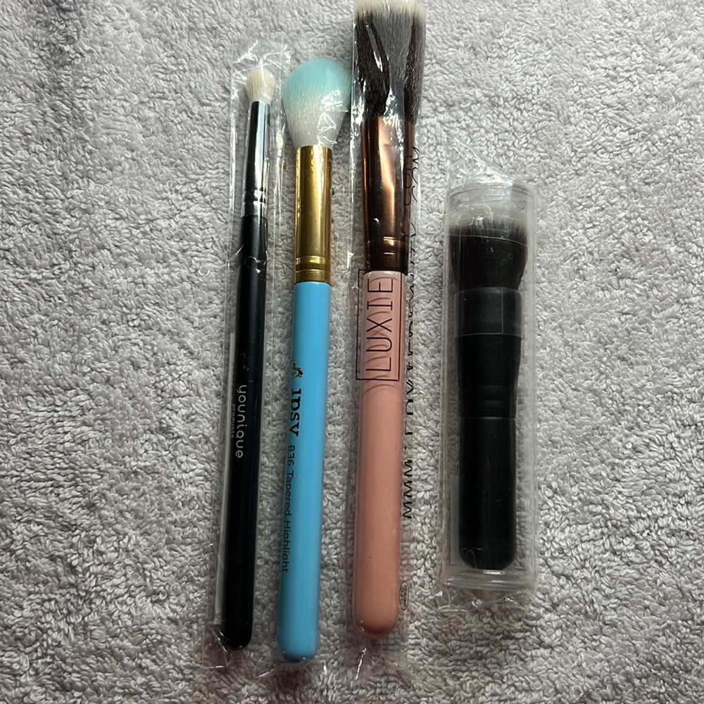 Makeup brush new
